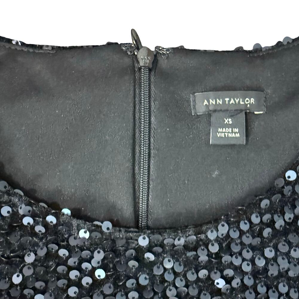 Ann Taylor Black Sequin Short Sleeve Feather Trim Round Neck Shirt Top Size XS - Picture 4 of 11